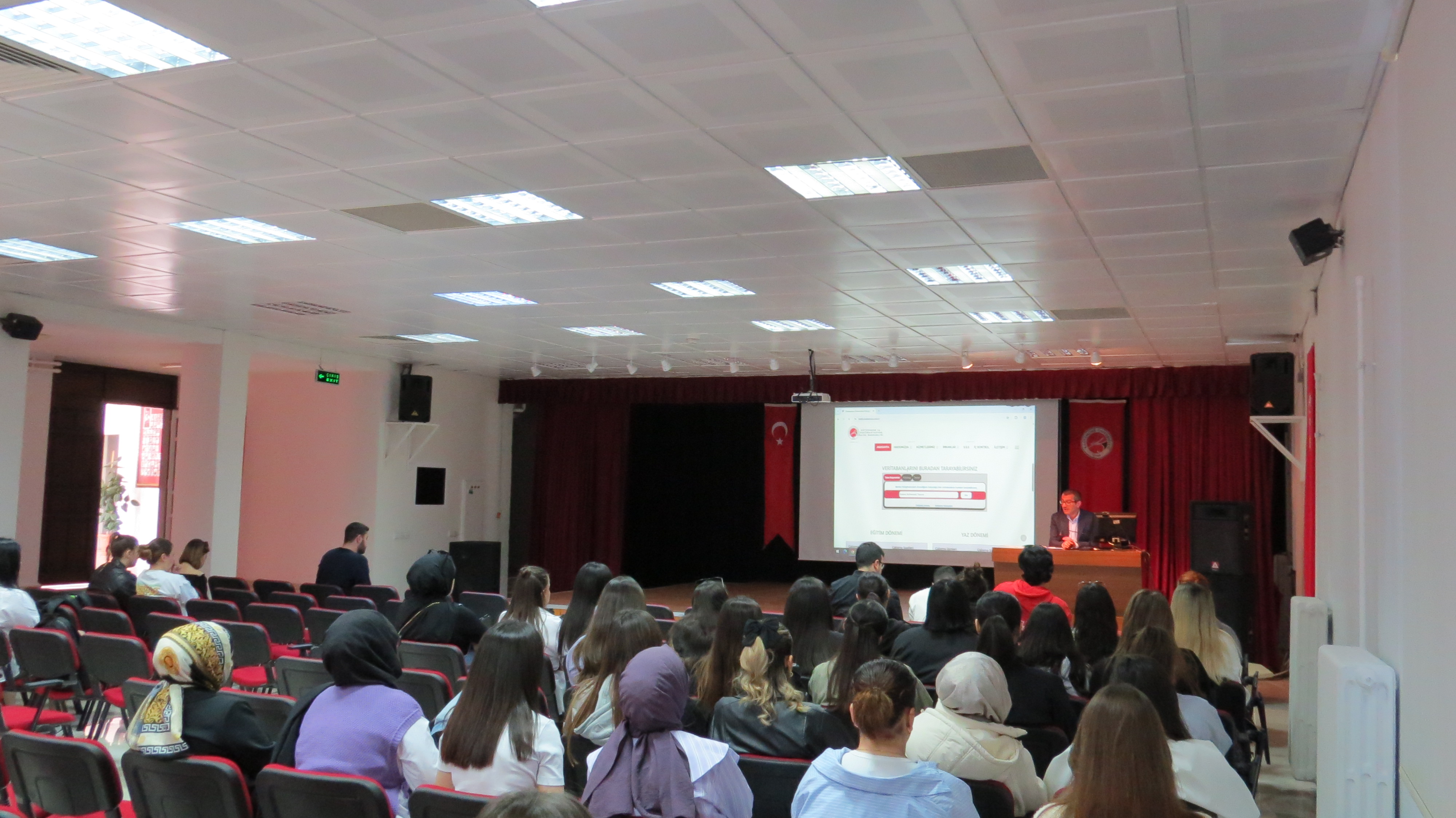 Yüksekokulumuzda Kütüphane Kullanımı ve Yayın Olanakları Bilgilendirme Toplantısı