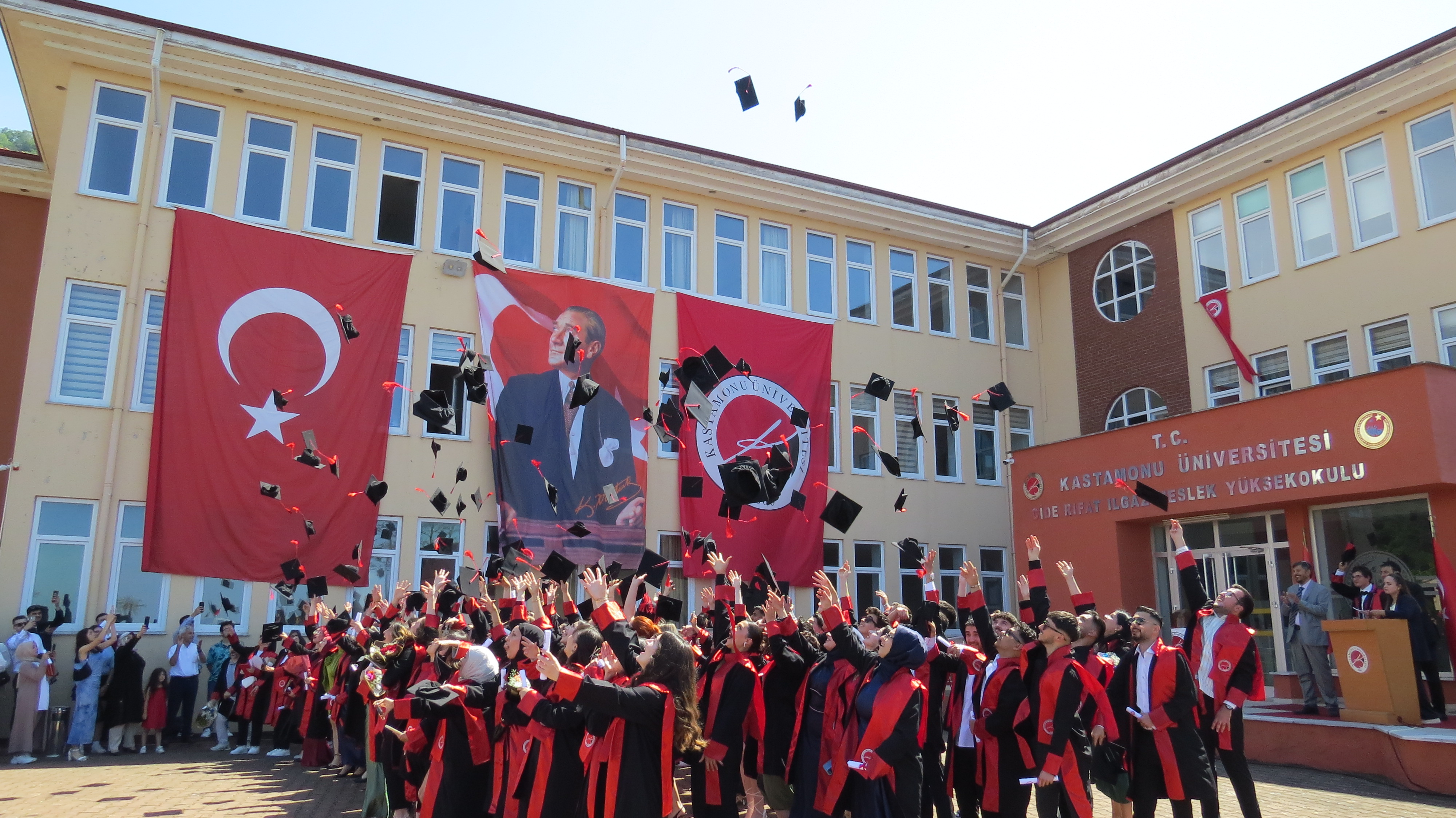 Yüksekokulumuzda “2024-2025 Akademik Yılı Mezuniyet Töreni” Coşkusu Yaşandı