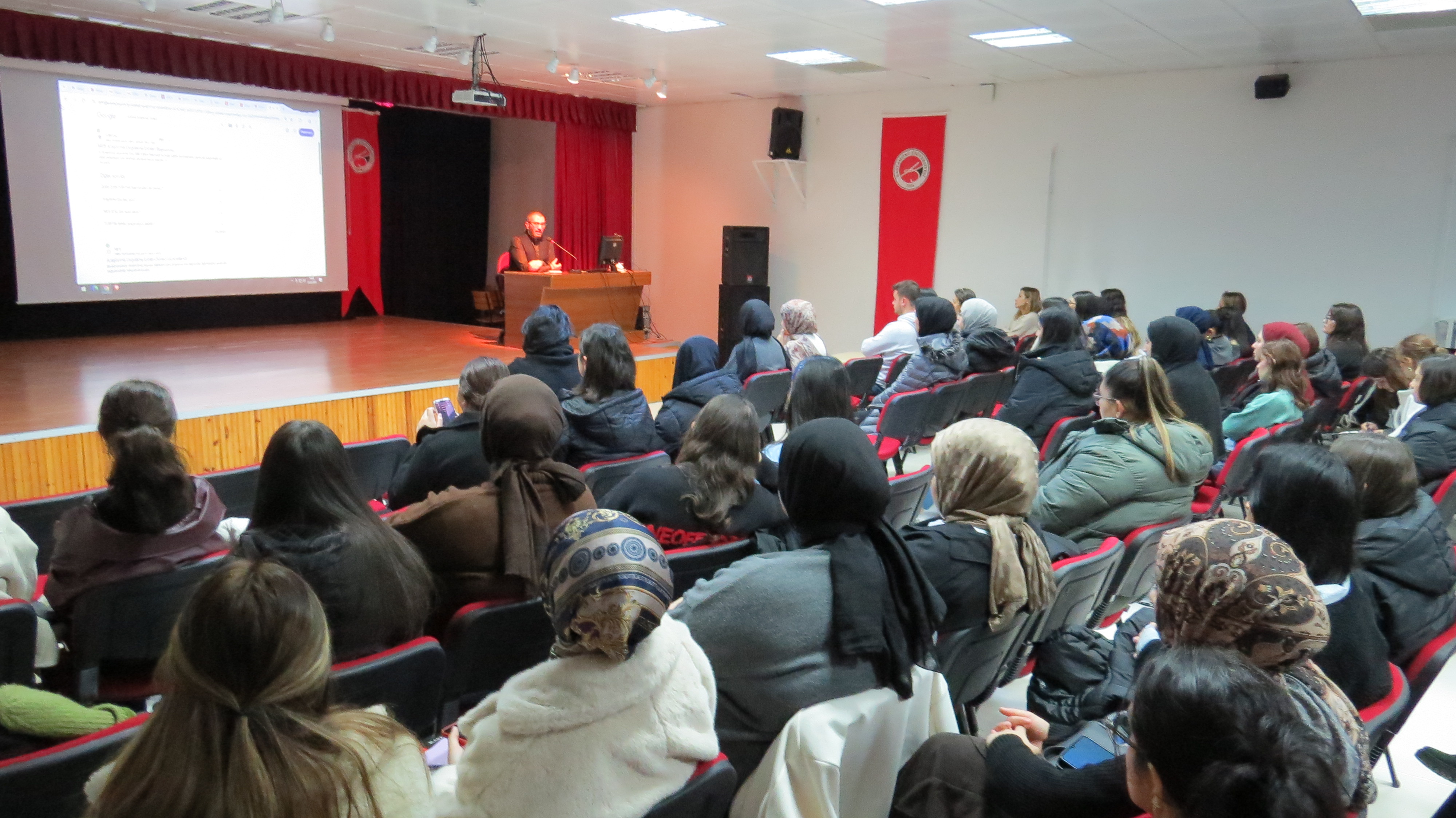 Kütüphane Kullanımı ve Yayın Olanakları Bilgilendirme Toplantısı gerçekleştirildi